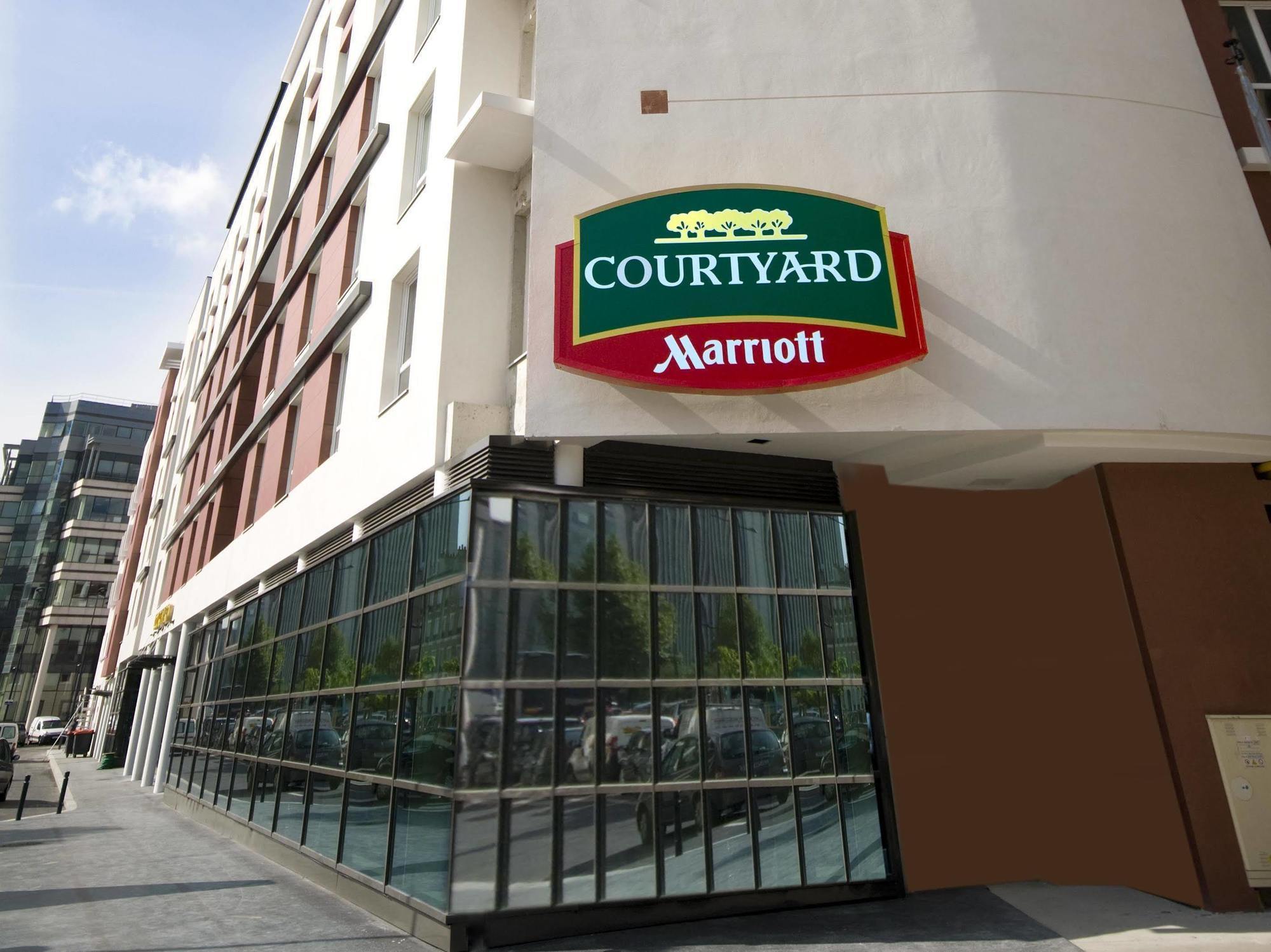 Courtyard By Marriott Paris Saint Denis Hotell Eksteriør bilde